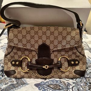 Gucci shoulder bag in signature monogram cloth